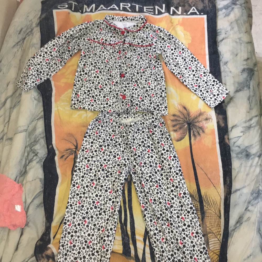 Little Girls 2 Piece Pajamas Set .